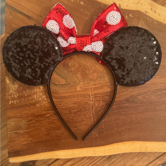 🐭Disney Sequined Mouse Ears, Set of 2 - Picture 8 of 13